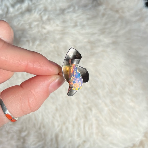 Unique Sterling Silver & Faux Opal Ring - Picture 5 of 16